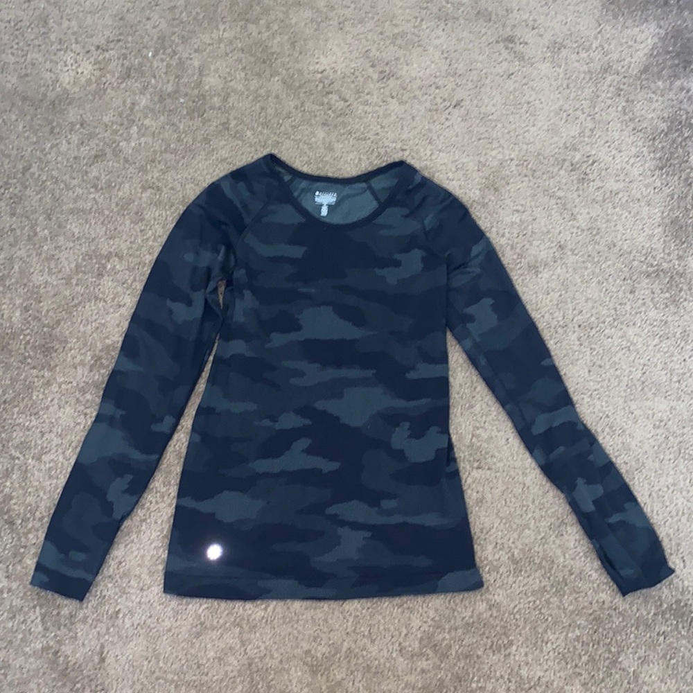 Womens Athleta camo long sleeve. Active wear.